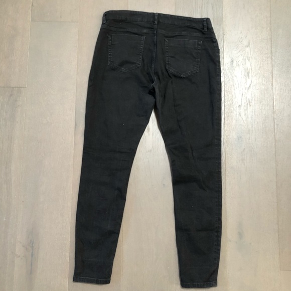 ASOS DESIGN Maternity Lisbon Mid-Rise Ankle Jeans - Picture 5 of 6